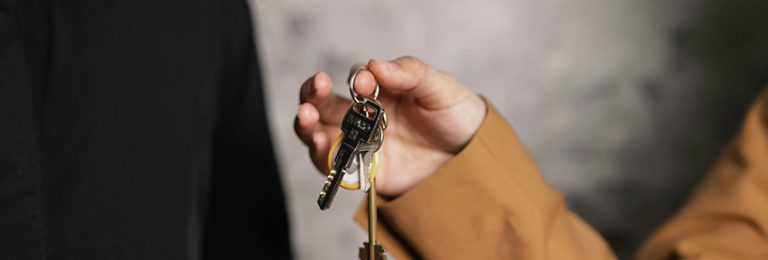 Home relocation - Women holding keys